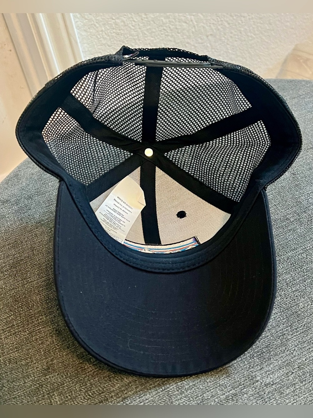 Patagonia Hat Black Baseball Cap Mesh Trucker Logo Patch NWOT Adjustable - Picture 5 of 6